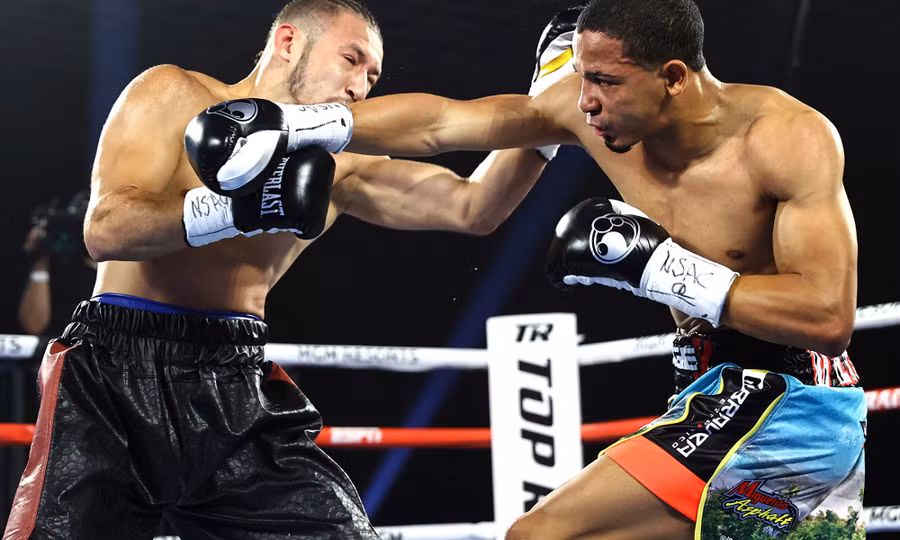 Võ sĩ Felix Verdejo (phải) bị cáo buộc sát hại người tình đang mang thai.