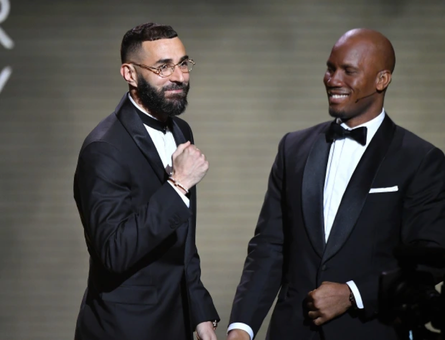 Cựu tiền đạo Chelsea chúc mừng Karim Benzema giành Quả bóng Vàng 2022.