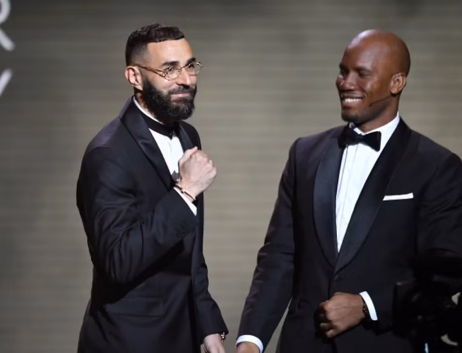 Cựu tiền đạo Chelsea chúc mừng Karim Benzema giành Quả bóng Vàng 2022.