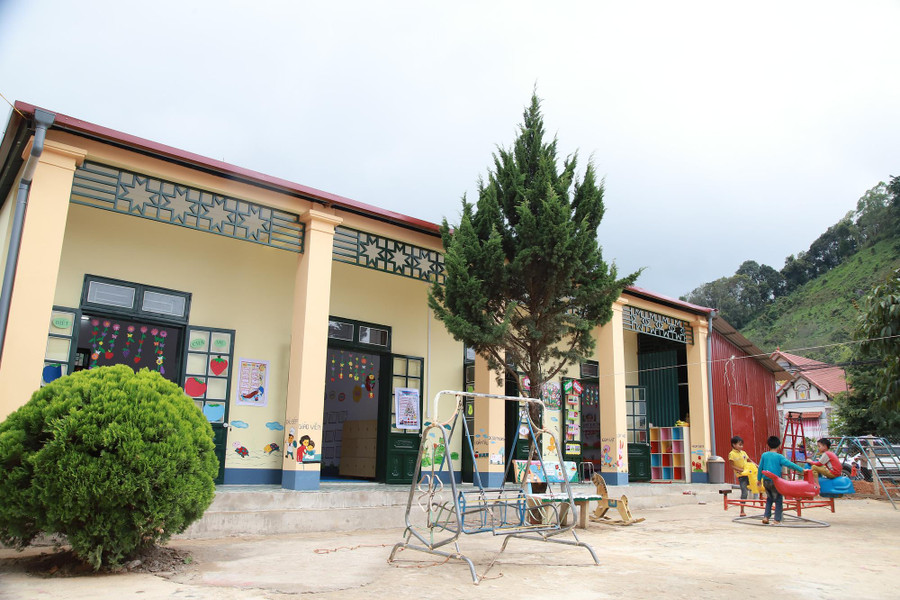 Điểm trường mầm non Hang Mon được xây dựng khang trang. Điểm trường mầm non Hang Mon được xây dựng khang trang.