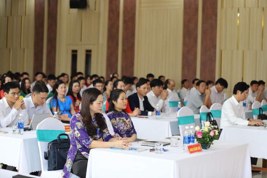 Nhiều hội nghị do Sở GD&ĐT tỉnh Sơn La tổ chức đã lồng ghép chỉ đạo về công tác giáo dục đạo đức, lối sống cho học sinh. Nhiều hội nghị do Sở GD&ĐT tỉnh Sơn La tổ chức đã lồng ghép chỉ đạo về công tác giáo dục đạo đức, lối sống cho học sinh.