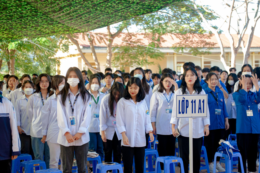 Việc đẩy mạnh công tác xã hội hóa giáo dục, góp phần nâng cao hiệu quả và chất lượng dạy và học tại các nhà trường. Việc đẩy mạnh công tác xã hội hóa giáo dục, góp phần nâng cao hiệu quả và chất lượng dạy và học tại các nhà trường.