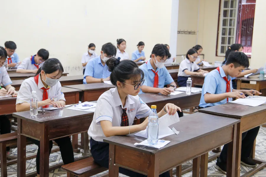 Học sinh tham gia kỳ thi tuyển sinh vào lớp 10 năm học 2023 - 2024 tại tỉnh Thừa Thiên Huế. (Ảnh: Hoàng Hải).