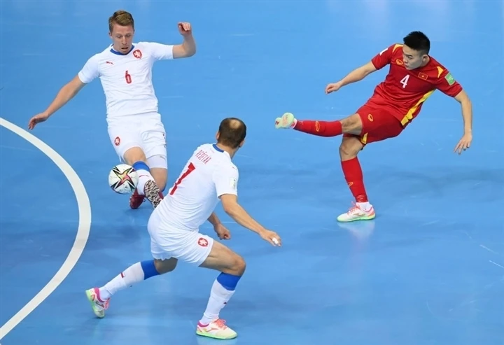 Cầm hoà CH Czech 1-1 tuyển futsal Việt Nam ghi tên mình vào vòng 1/8.