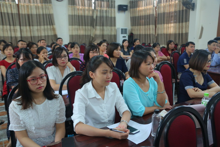 Các cán bộ coi thi tại điểm thi THPT Lê Quý đôn đang được phổ biến quy chế thi THPT quốc gia năm 2019 Các cán bộ coi thi tại điểm thi THPT Lê Quý đôn đang được phổ biến quy chế thi THPT quốc gia năm 2019