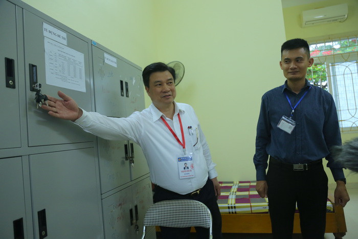 Thứ trưởng Lưu ý trưởng điểm thi, thầy Vũ Thế Thuy phải trực tiếp cầm chìa khóa tủ bảo quản đề thi, tủ bảo quản bài thi Thứ trưởng Lưu ý trưởng điểm thi, thầy Vũ Thế Thuy phải trực tiếp cầm chìa khóa tủ bảo quản đề thi, tủ bảo quản bài thi