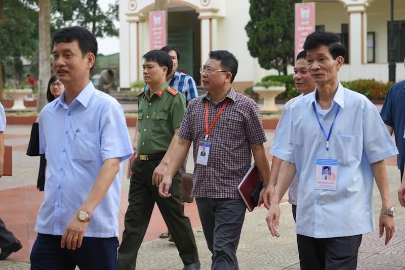 Đoàn kiểm tra của Bộ GD&ĐT cùng Sở GD&ĐT Phú Thọ kiểm tra công tác chuyển bị cho Kỳ thi tại Trường THPT Hùng Vương. Đoàn kiểm tra của Bộ GD&ĐT cùng Sở GD&ĐT Phú Thọ kiểm tra công tác chuyển bị cho Kỳ thi tại Trường THPT Hùng Vương.