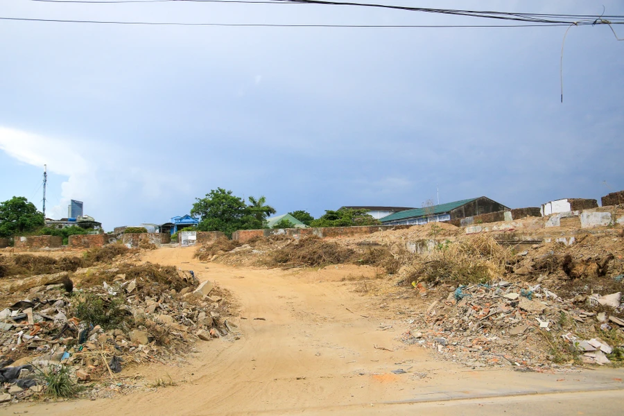 Hiện nay Trung tâm phát triển quỹ đất TP Huế đang triển khai dọn dẹp, hoàn trả mặt bằng khu vực I di tích Kinh thành Huế.