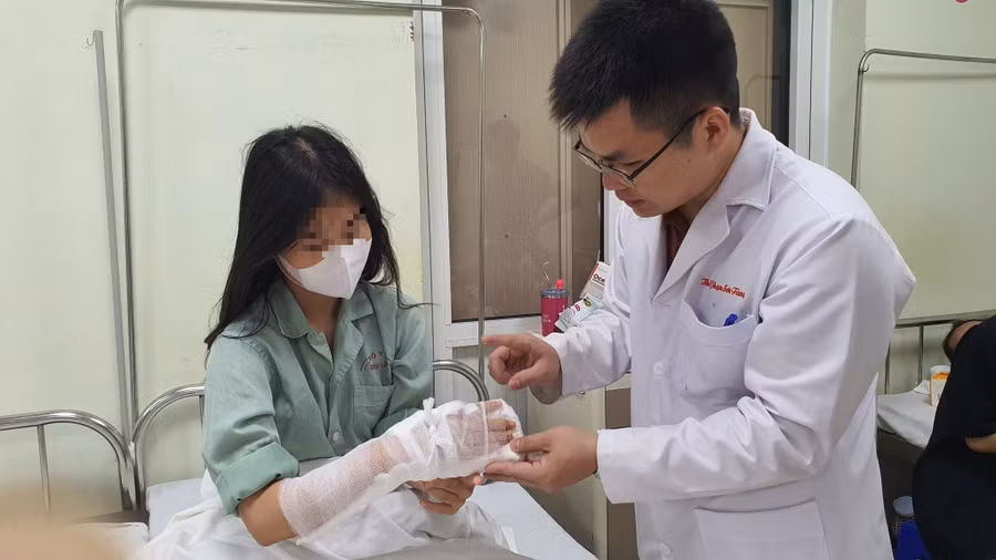 Bệnh nhân được chăm sóc và điều trị tại Bệnh viện E. (Ảnh: BVCC)