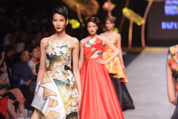 mau-victorias-secret-dien-thoi-trang-cho-nha-thiet-ke-viet-10