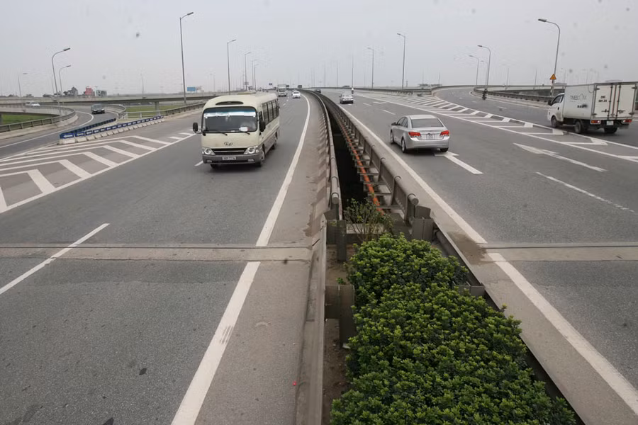 Các nhánh đường tại nút giao cầu Thanh Trì - QL5.