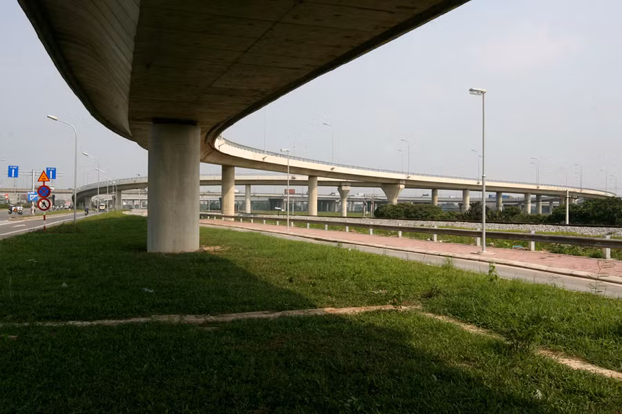 Đường lên từ QL5 liên kết với cầu Thanh Trì được hoàn thành và đưa vào sử dụng từ 18/10/2015, trong Dự án đầu tư xây dựng hoàn chỉnh nút giao cầu Thanh Trì với QL5.