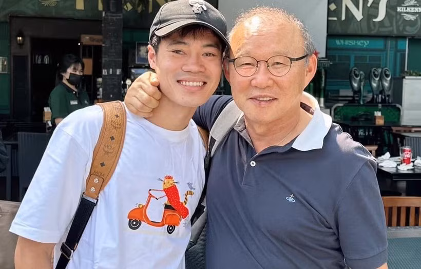 HLV Park Hang-seo động viên tinh thần Văn Toàn ở ngày khai màn hạng 2 Hàn Quốc. HLV Park Hang-seo động viên tinh thần Văn Toàn ở ngày khai màn hạng 2 Hàn Quốc.