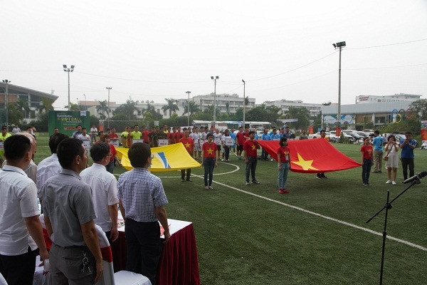 Lễ Chào cờ trước khi giải đấu chính thức diễn ra