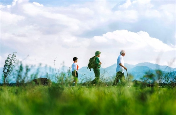 Tạo hình trong liveshow &apos;Quê hương&apos;. Ảnh: BTC