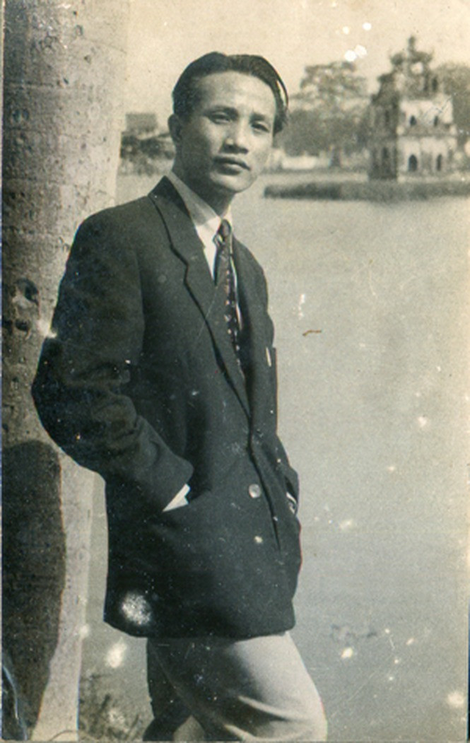 Họa sĩ Lê Văn Xương thời trẻ. Họa sĩ Lê Văn Xương thời trẻ.