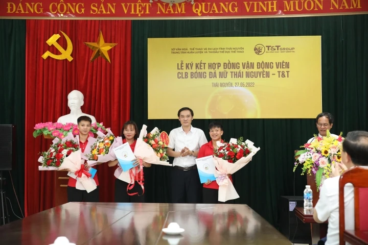 Thái Nguyên T&T công bố hợp đồng với 3 cầu thủ nữ có phí “lót tay”. Ảnh Thái Nguyên T&T 