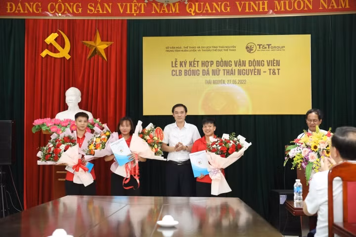 Thái Nguyên T&T công bố hợp đồng với 3 cầu thủ nữ có phí “lót tay”. Ảnh Thái Nguyên T&T 
