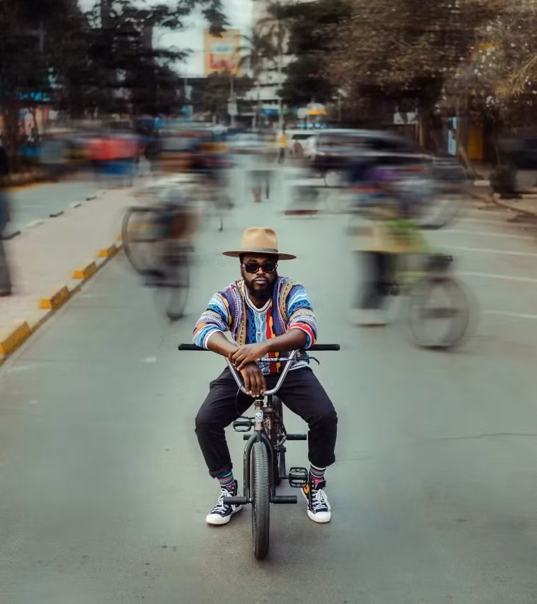 'Blinky' Bill Sellanga, thủ lĩnh nhóm âm nhạc Kenya Just A Band. Ảnh: Bill Sellanga.