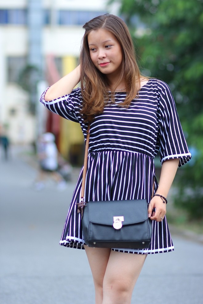 Một số bạn bè thậm chí còn ghét Huyền Dương vì nghĩ cô chơi trội, thích để tóc vàng đi học. “Nhưng sau này tiếp xúc nhiều, ai cũng biết đây là tóc tự nhiên của mình nên không ác cảm nữa" - Dương chia sẻ. Nhan sắc 9X Hải Phòng sở hữu mái tóc vàng tự nhiên