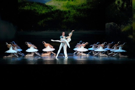 Xem múa ballet Hồ Thiên nga với công nghệ 3D ảnh 1 Xem múa ballet Hồ Thiên nga với công nghệ 3D