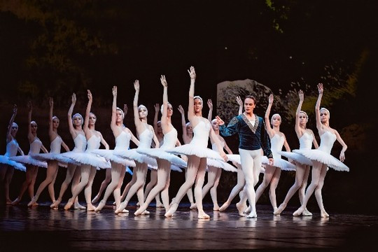 Xem múa ballet Hồ Thiên nga với công nghệ 3D ảnh 7 Xem múa ballet Hồ Thiên nga với công nghệ 3D