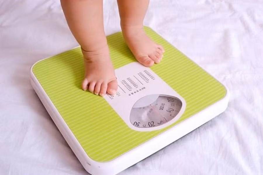 Không chỉ trẻ thấp còi mới có nguy cơ suy dinh dưỡng. Ảnh minh họa.