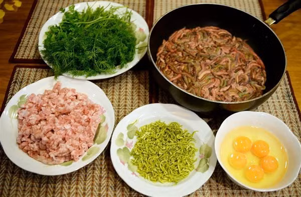 Rươi được chế biến theo nhiều món khác nhau.