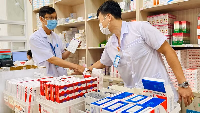 Nghị quyết nhằm kịp thời giải quyết những vấn đề cấp bách trong thực hiện mua sắm, đấu thầu thuốc, trang thiết bị y tế. Ảnh minh họa