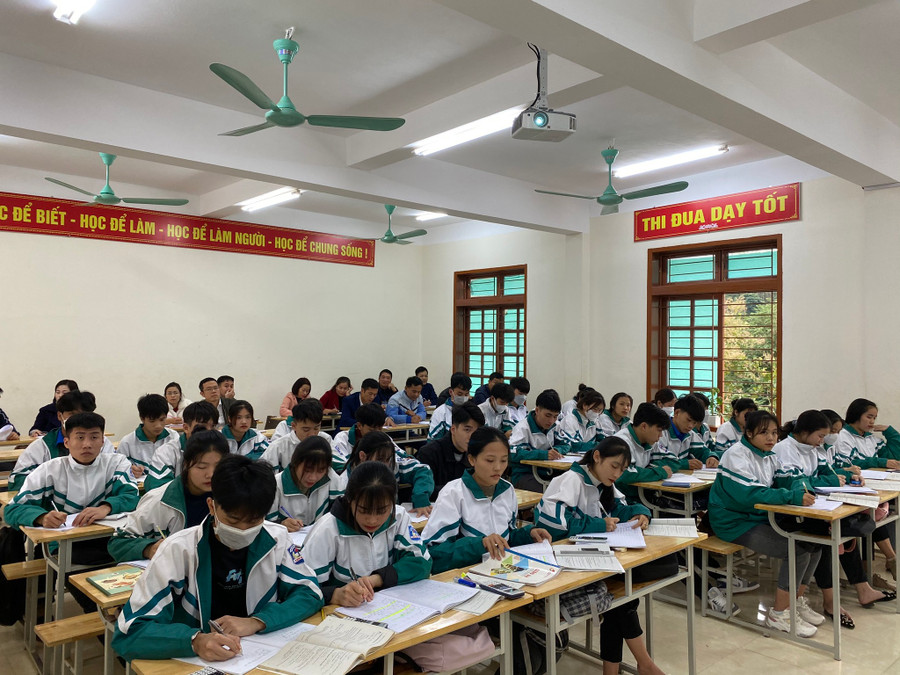 Một buổi học của học sinh trường Trường THPT Yên Châu.