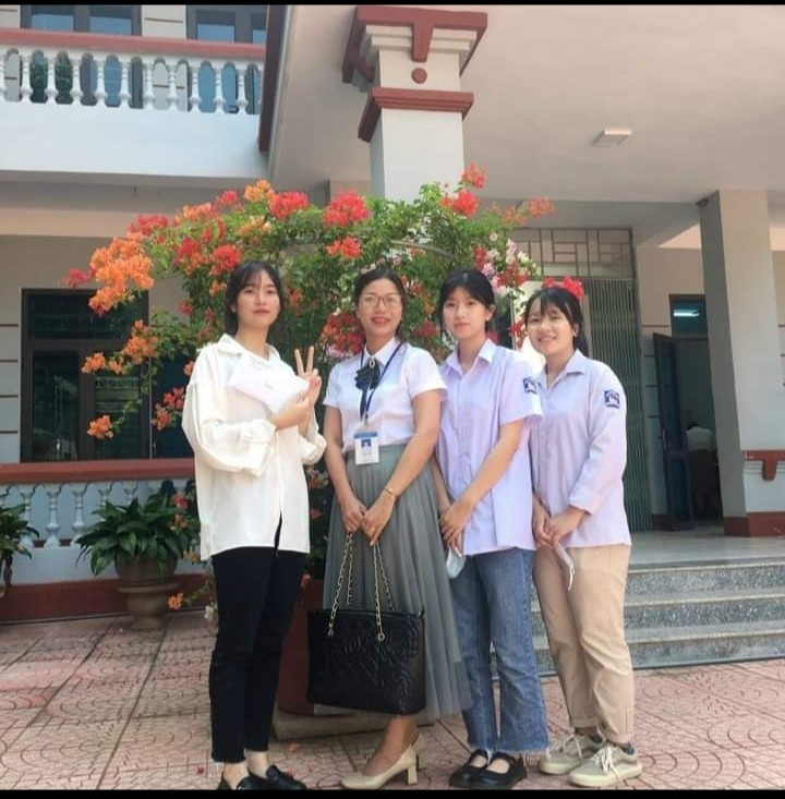 Cô Hiền luôn được các học trò yêu quý.