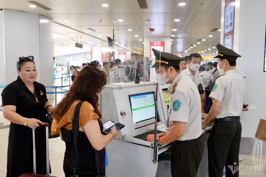 Đồng loạt thí điểm dùng VNeID thay căn cước công dân tại sân bay