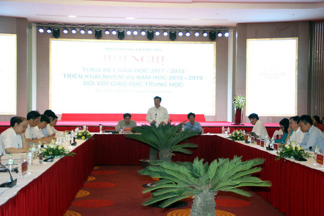 Thứ trưởng Nguyễn Hữu Độ điều hành phiên thảo luận Thứ trưởng Nguyễn Hữu Độ điều hành phiên thảo luận