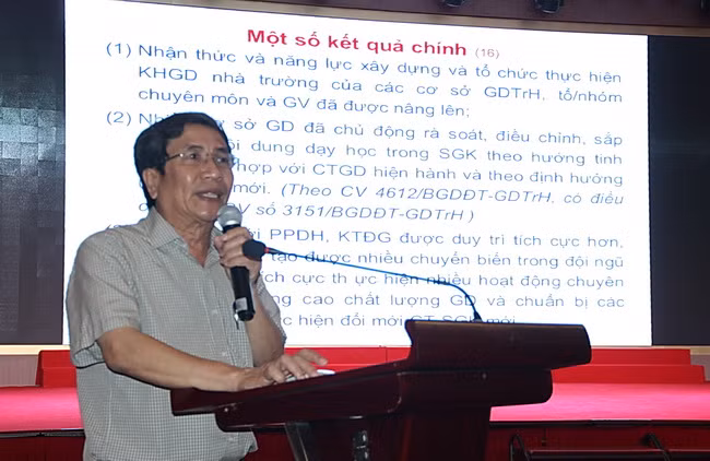 TS Vũ Đình Chuẩn báo cáo tại hội nghị