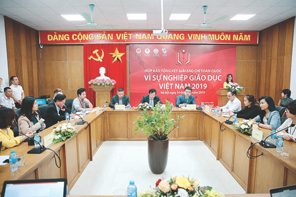 Giải Báo chí toàn quốc “Vì sự nghiệp Giáo dục Việt Nam” được Bộ GD&ĐT giao Báo Giáo dục và Thời đại thực hiện đã tạo được uy tín sâu rộng trong truyền thông về sự nghiệp GD Giải Báo chí toàn quốc “Vì sự nghiệp Giáo dục Việt Nam” được Bộ GD&ĐT giao Báo Giáo dục và Thời đại thực hiện đã tạo được uy tín sâu rộng trong truyền thông về sự nghiệp GD