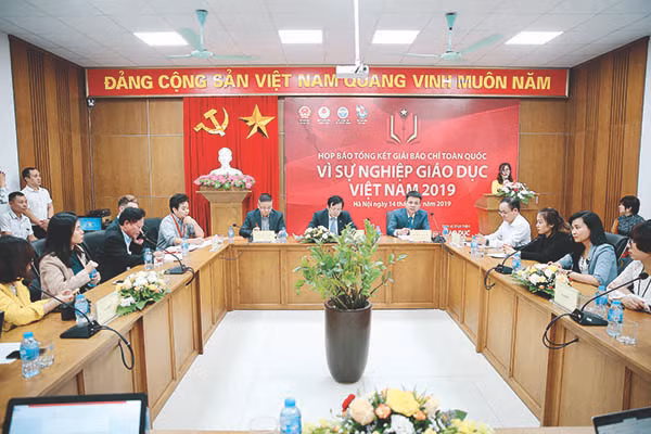 Giải Báo chí toàn quốc “Vì sự nghiệp Giáo dục Việt Nam” được Bộ GD&ĐT giao Báo Giáo dục và Thời đại thực hiện đã tạo được uy tín sâu rộng trong truyền thông về sự nghiệp GD