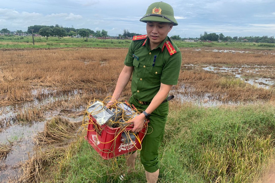 Công an tỉnh phối hợp với lực lượng Kiểm lâm... Công an tỉnh phối hợp với lực lượng Kiểm lâm...