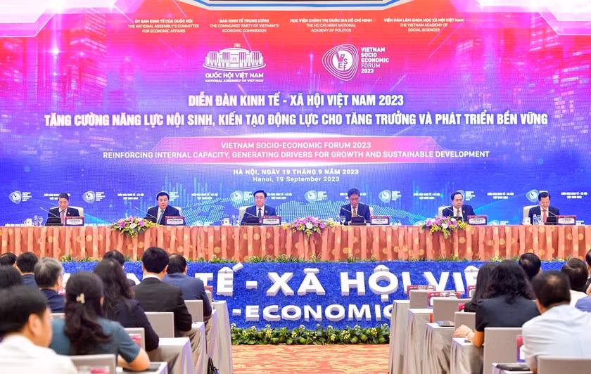 Diễn đàn Kinh tế - Xã hội Việt Nam năm 2023 có chủ đề "Tăng cường năng lực nội sinh, kiến tạo động lực cho tăng trưởng và phát triển bền vững". 