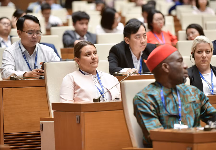 Các đại biểu tham dự Tọa đàm.