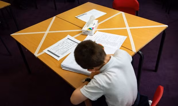 Nhiều phụ huynh lo lắng cho sức khỏe của con khi trở lại trường.