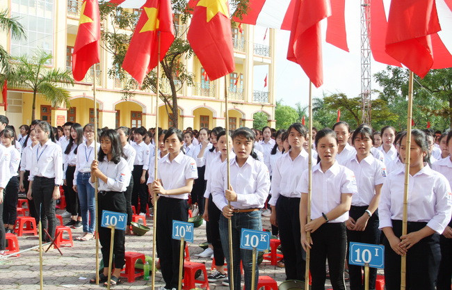 Học sinh Trường THPT Tứ Kỳ tại lễ khai giảng