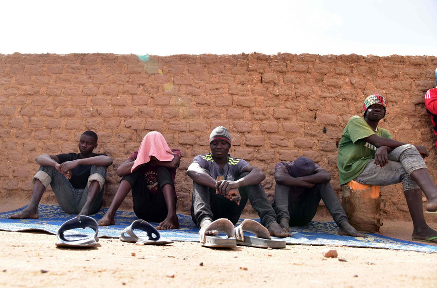 Người di cư tập trung tại Agadez, Niger. Ảnh: ITN Người di cư tập trung tại Agadez, Niger. Ảnh: ITN
