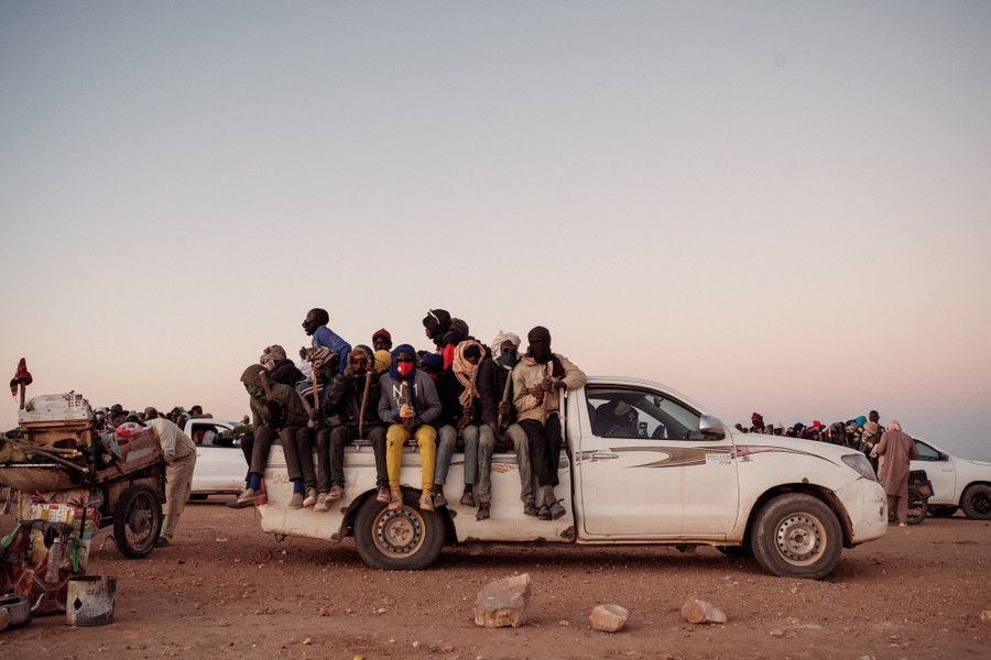 Xe chờ người di cư qua Agadez, Niger. Ảnh: Washington Post Xe chờ người di cư qua Agadez, Niger. Ảnh: Washington Post
