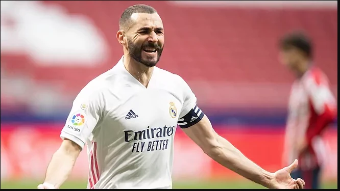 Benzema lỗi hẹn với danh hiệu Quả bóng Vàng do bị "chặn" đường lên tuyển Pháp.