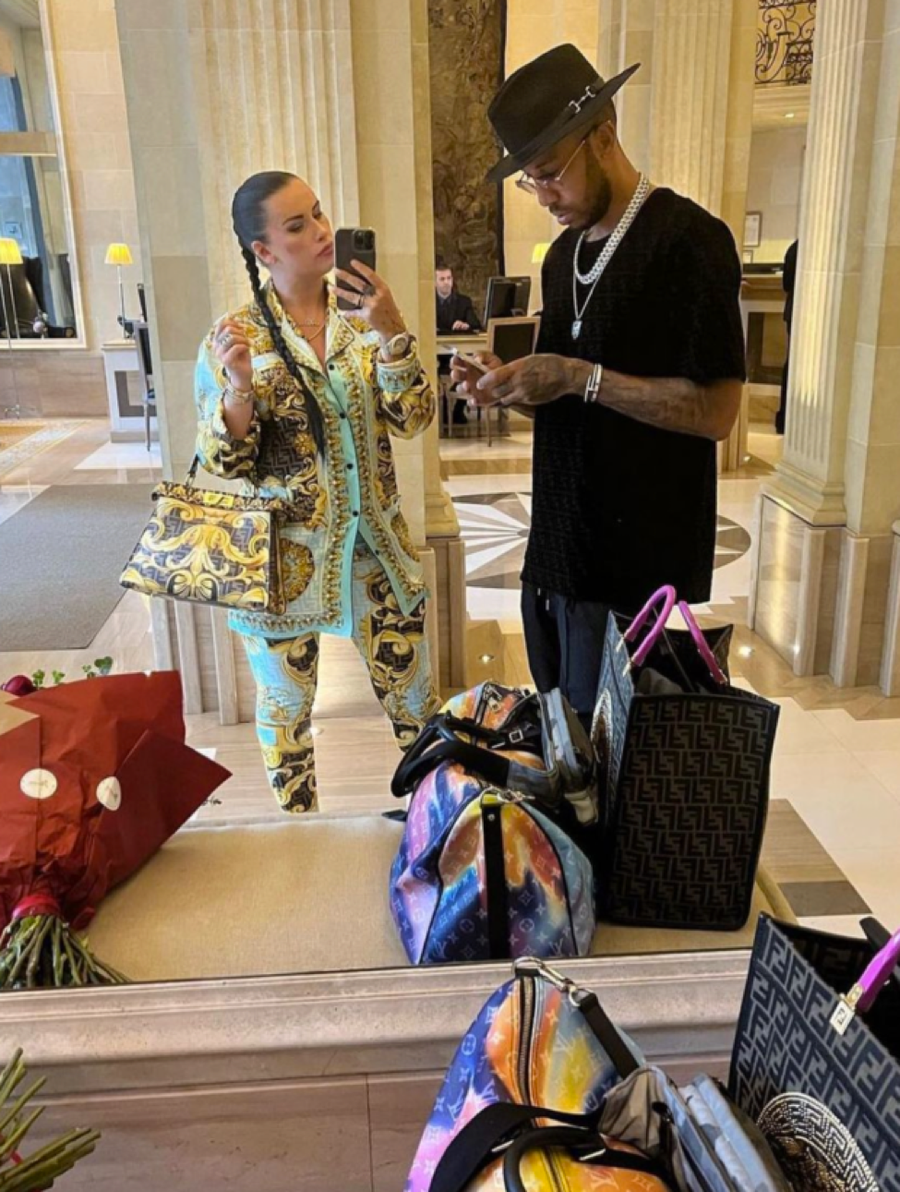 Aubameyang và vợ Alysha bị kẻ đột nhập khống chế, đánh đập.