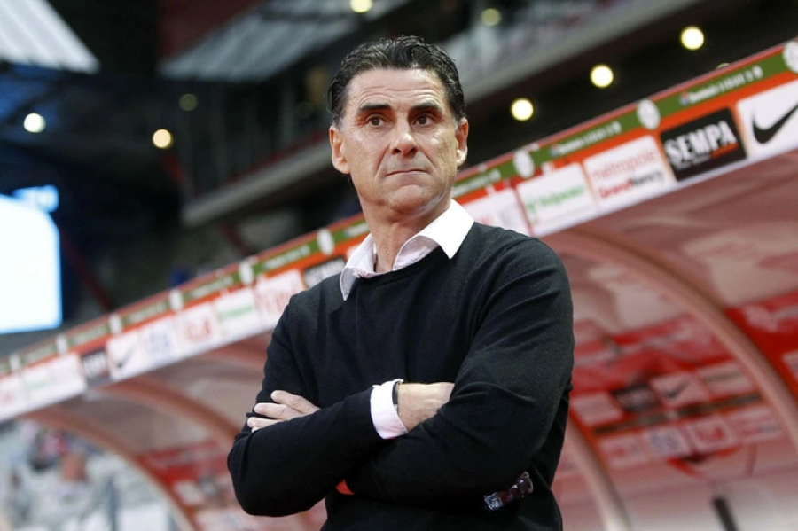 Huấn luyện viên Didier Tholot đang rất tức giận với các học trò. Huấn luyện viên Didier Tholot đang rất tức giận với các học trò.