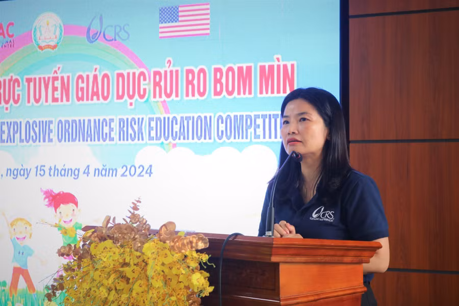 Bà Nguyễn Thị Minh Châu, đại diện Tổ chức CRS phát biểu tại buổi lễ.