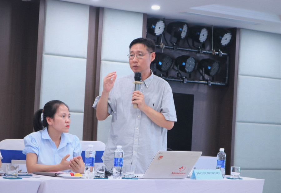Ông Hong Jung Pyo, Giám đốc Medipeace Việt Nam cảm ơn đại biểu đã góp ý xây dựng dự án. Ông Hong Jung Pyo, Giám đốc Medipeace Việt Nam cảm ơn đại biểu đã góp ý xây dựng dự án.