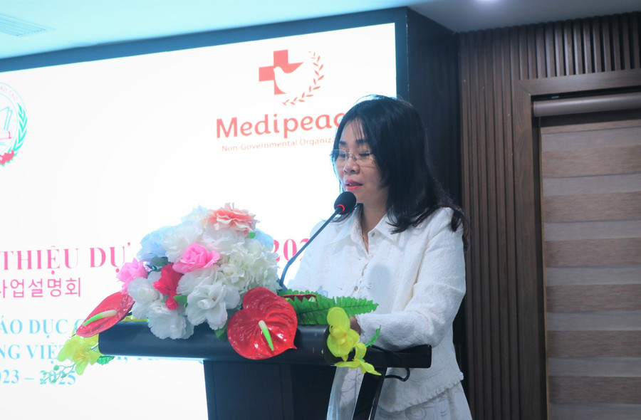 Bà Mai Thị Liên Giang, Phó Giám đốc Sở GD&ĐT Quảng Bình phát biểu tại hội nghị. Bà Mai Thị Liên Giang, Phó Giám đốc Sở GD&ĐT Quảng Bình phát biểu tại hội nghị.