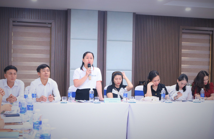 Đại biểu trao đổi, thảo luận về một số khó khăn, bất cập trong quá trình thực hiện dự án. Đại biểu trao đổi, thảo luận về một số khó khăn, bất cập trong quá trình thực hiện dự án.